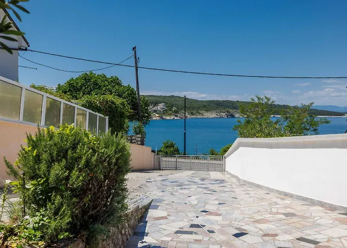 Karla With Beautiful Sea View Apartament