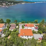 Karla With Beautiful Sea View Apartamento Šilo