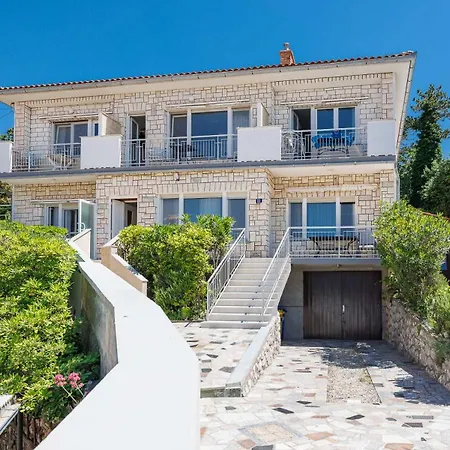 Karla With Beautiful Sea View Apartment
